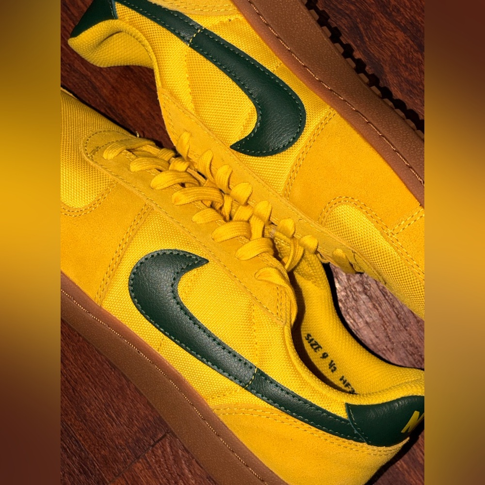 Nike 9.5 - Picture 2 of 14